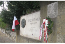 Ünnepi koszorúzás a Józef Piłsudski marsall emléktáblájánál